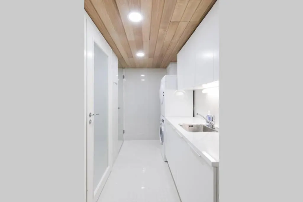Sleek And Spacious 3 Bedroom Apartment In City Centre Helsinki Finland