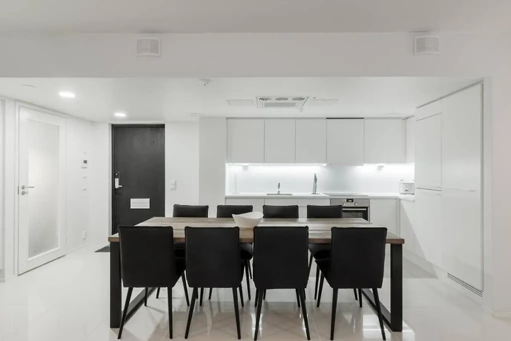 Sleek And Spacious 3 Bedroom Apartment In City Centre Helsinki 0*,